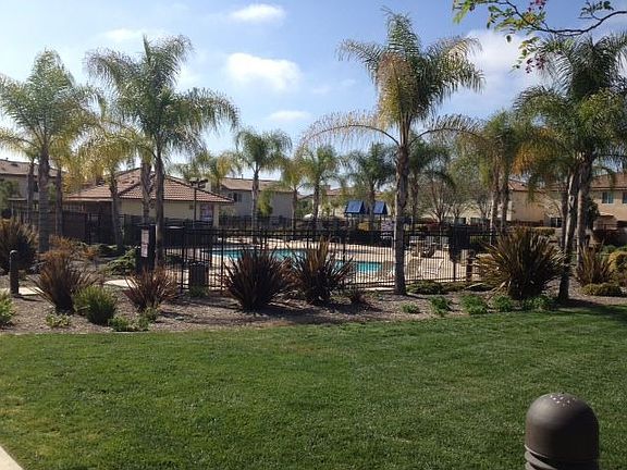 Park/Pool?Tot Lot