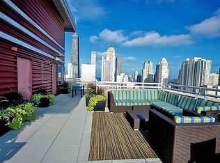 118 W Chestnut St, Chicago, IL 60610