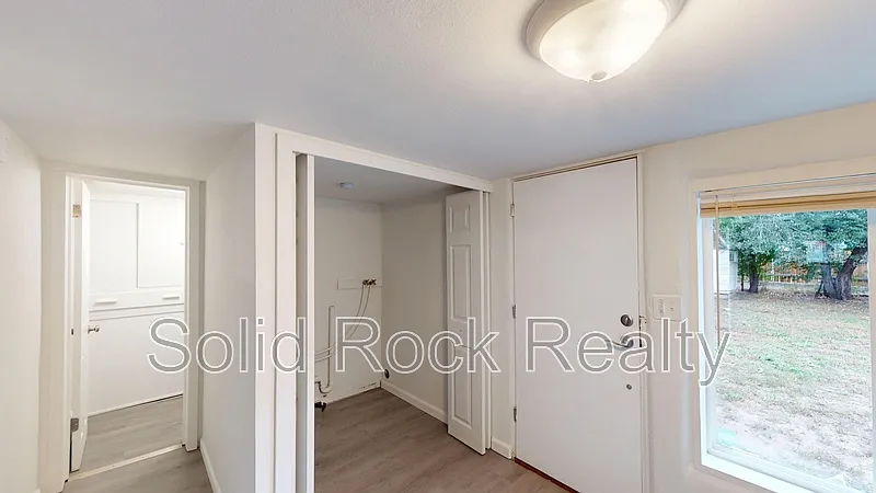 2 bed, 1.0 bath, 876 sqft, $1,499 — Photo 3
