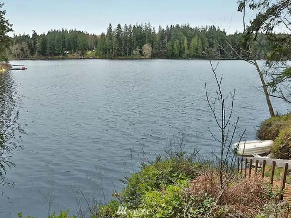 5265 Lakeside Dr