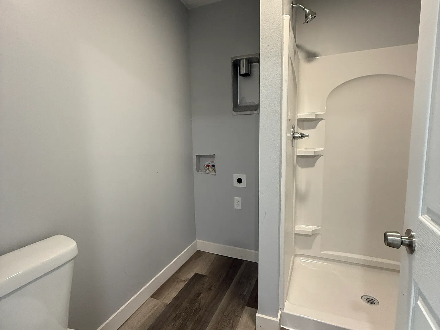 4 bed, $1,300 — Photo 1