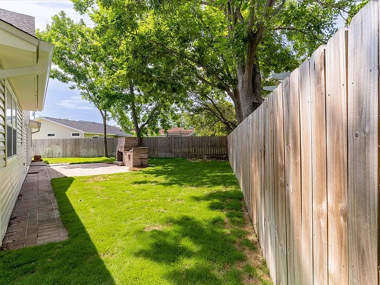 817 N Lakeside Dr — Photo 44