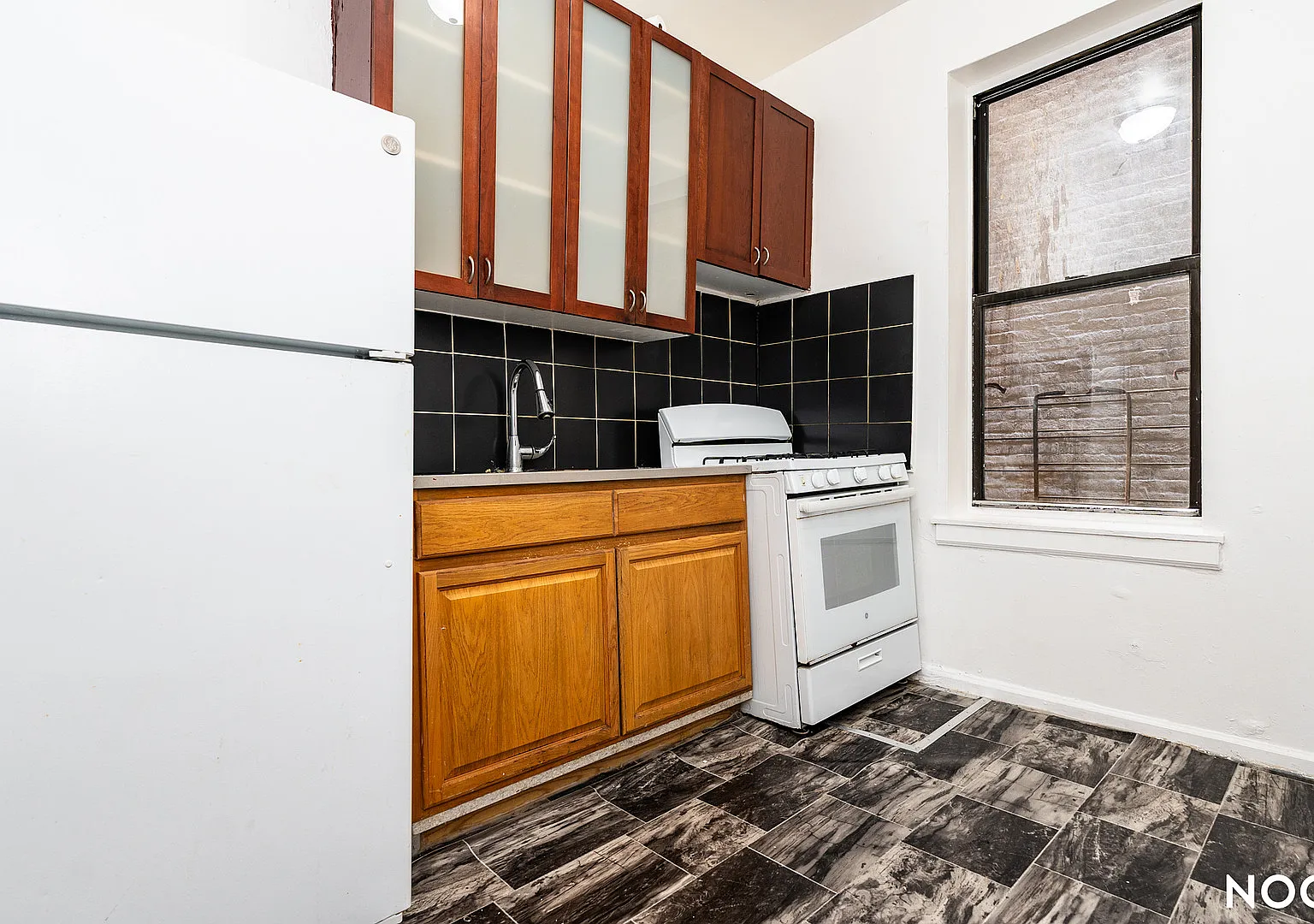 2204 Clarendon Road — Photo 3