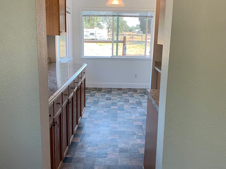 1850 Reiman Ln — Photo 21