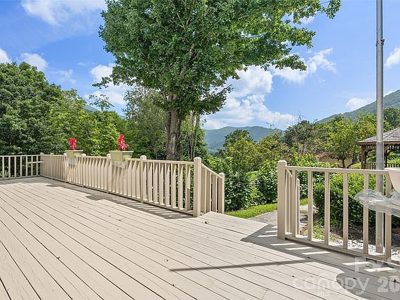 4th image of 30 Hillcrest Rd
