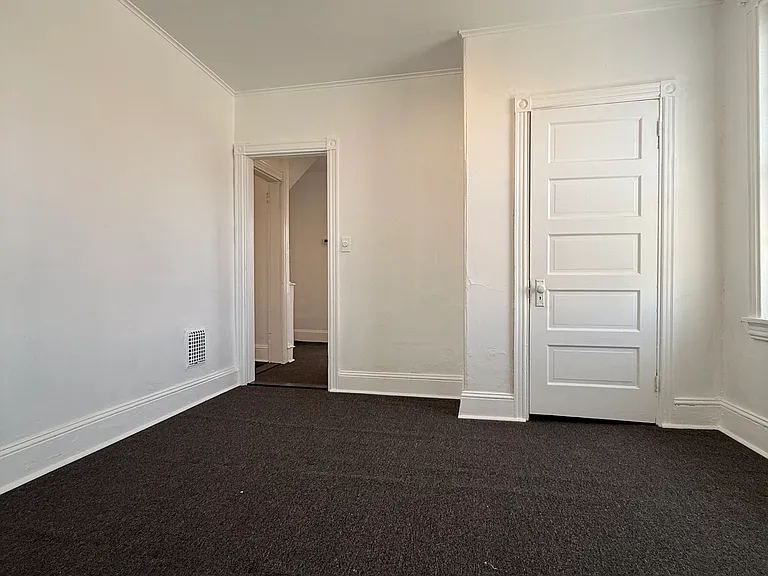 Main Bedroom's Auxiliary Room