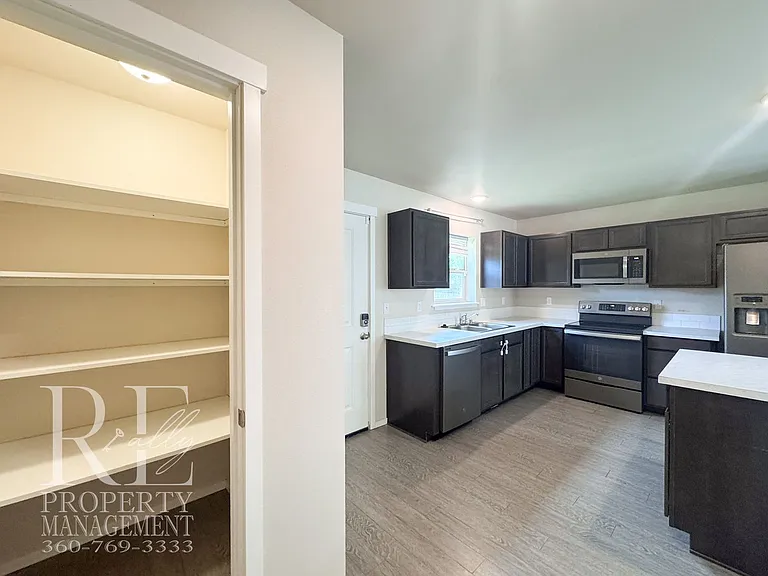 690 SE Olga Cir — Photo 8