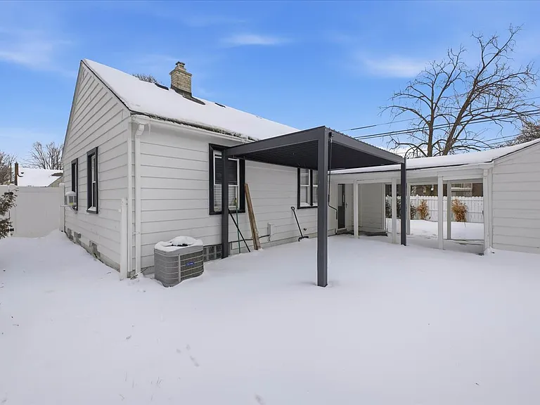 2896 Dorchester Rd — Photo 39