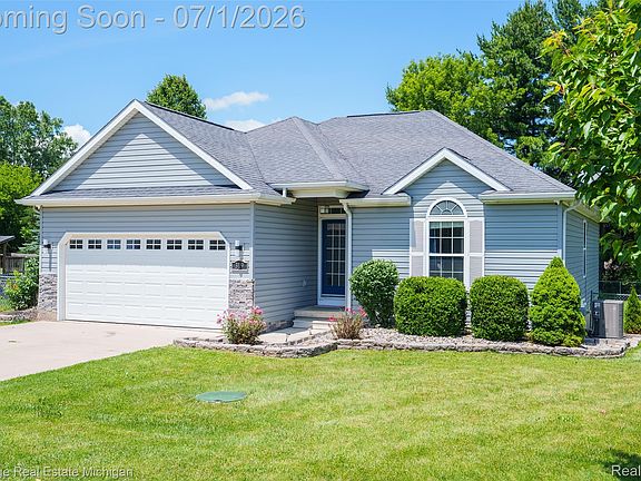 2nd image of 319 E Diamond Way