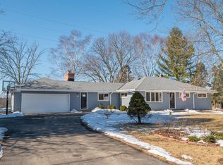 11737 N Ridgeway Ave, Mequon, WI 53097