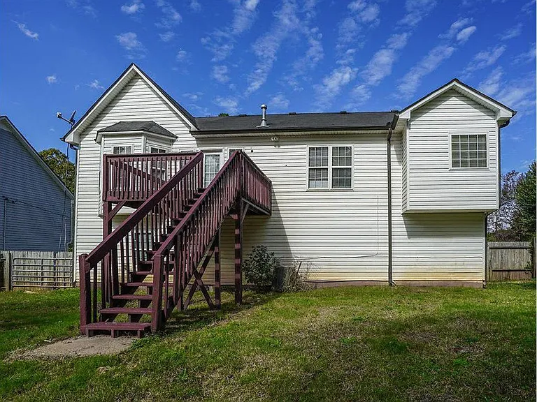 1935 Venesa Cir — Photo 20