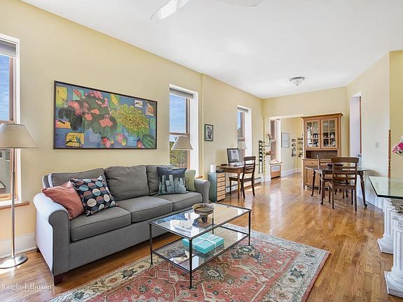 2nd image of 312 Saint James Pl APT 4B