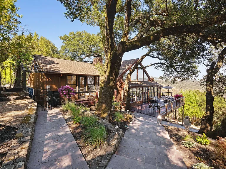 1090 Bart Rd — Photo 3