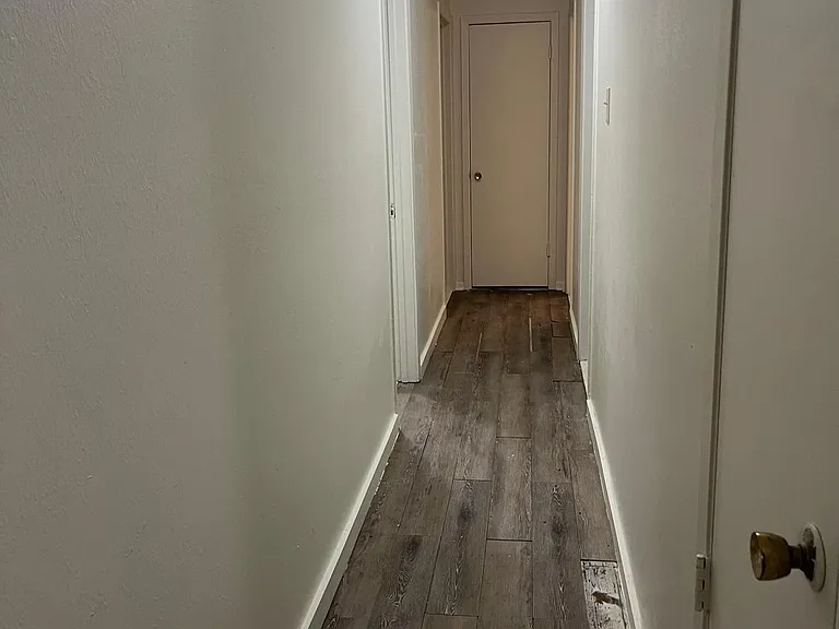 3906 Victoria St — Photo 10