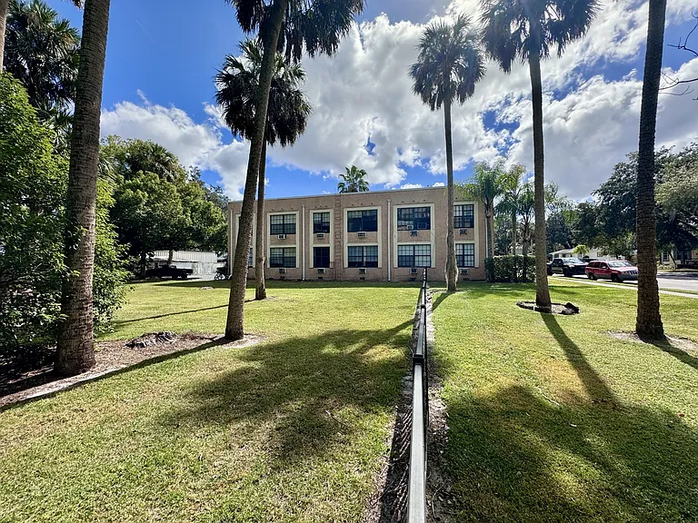 1717 S Park Ave — Photo 10