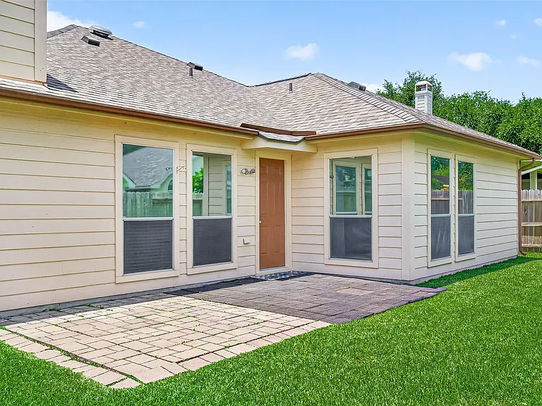 4818 Lake Catherine Ct — Photo 37