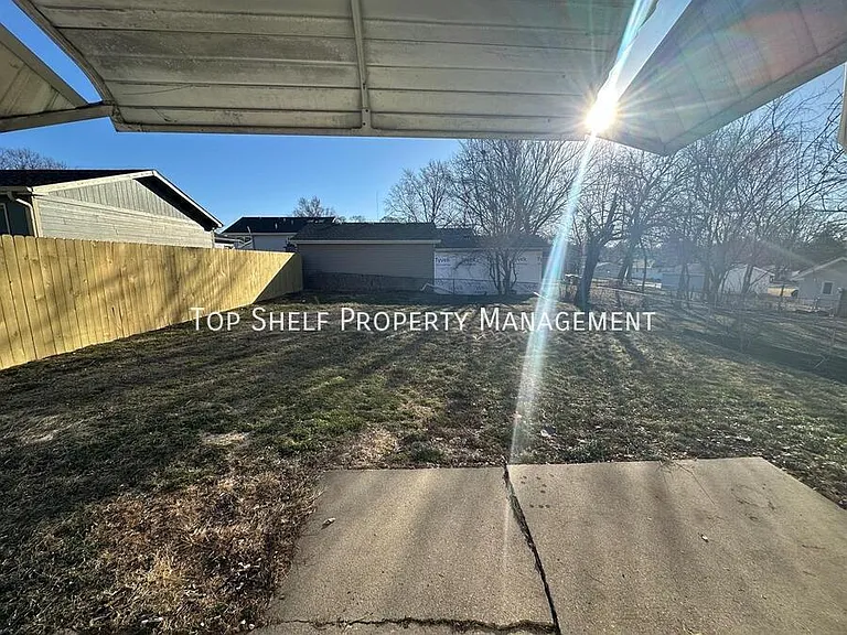 2319 E 40th Ct — Photo 9