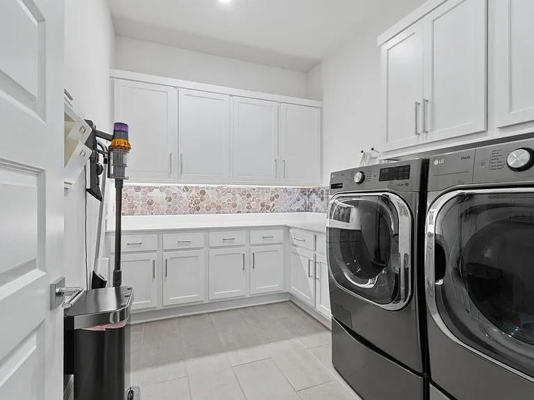 902 Falcon Hollow Ln — Photo 23