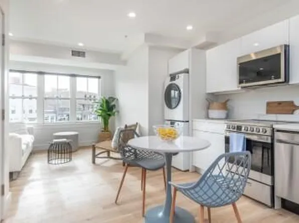 493 Trapelo Rd Unit 204, Belmont, MA 02478