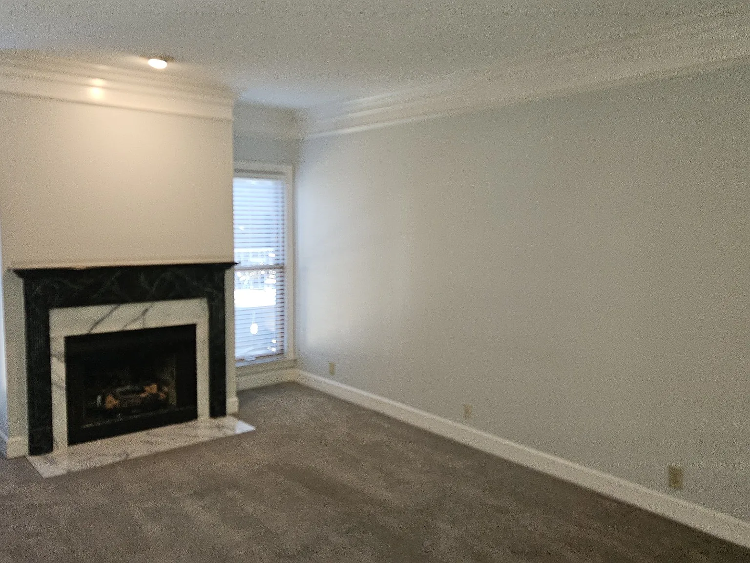 1 bed, 1.0 bath, 896 sqft, $1,575 — Photo 3