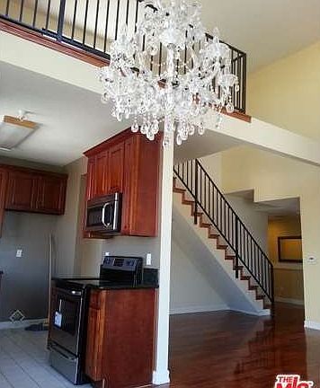 4th image of 625 S Berendo St #601