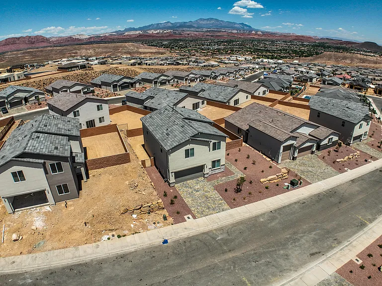 3068 W Orco Ln — Photo 42