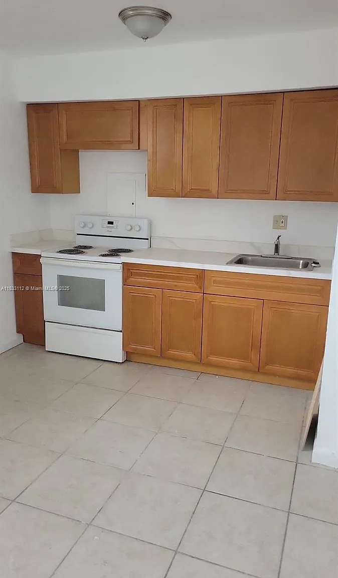 Coral Bay Manor — Photo 3