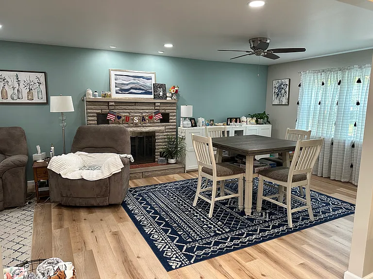 1040 Tulip Ln — Photo 8