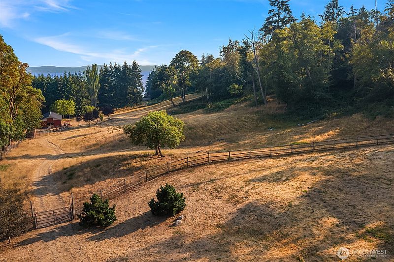 3rd image of 4409 SW Point Robinson Road