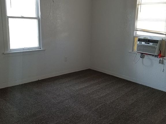 3rd image of 1407 W Fox St