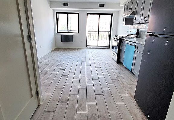 4th image of 25-28 Broadway #5I