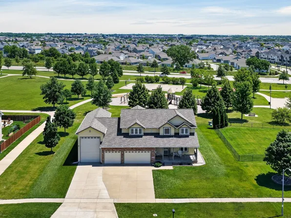 2215 SW Woodland Dr, Ankeny, IA 50023