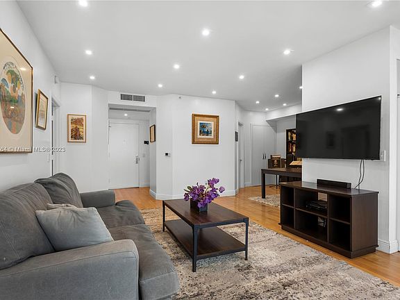 5th image of 4775 Collins Ave APT 906