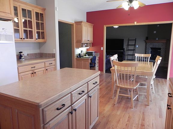 4th image of 10150 N 149th St