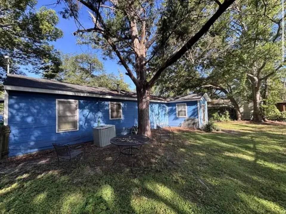 205 Price St