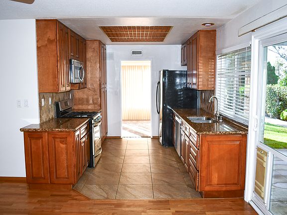 3rd image of 366 E Radcliffe Dr