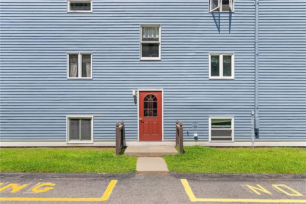 Oak Hill Condominiums — Photo 4
