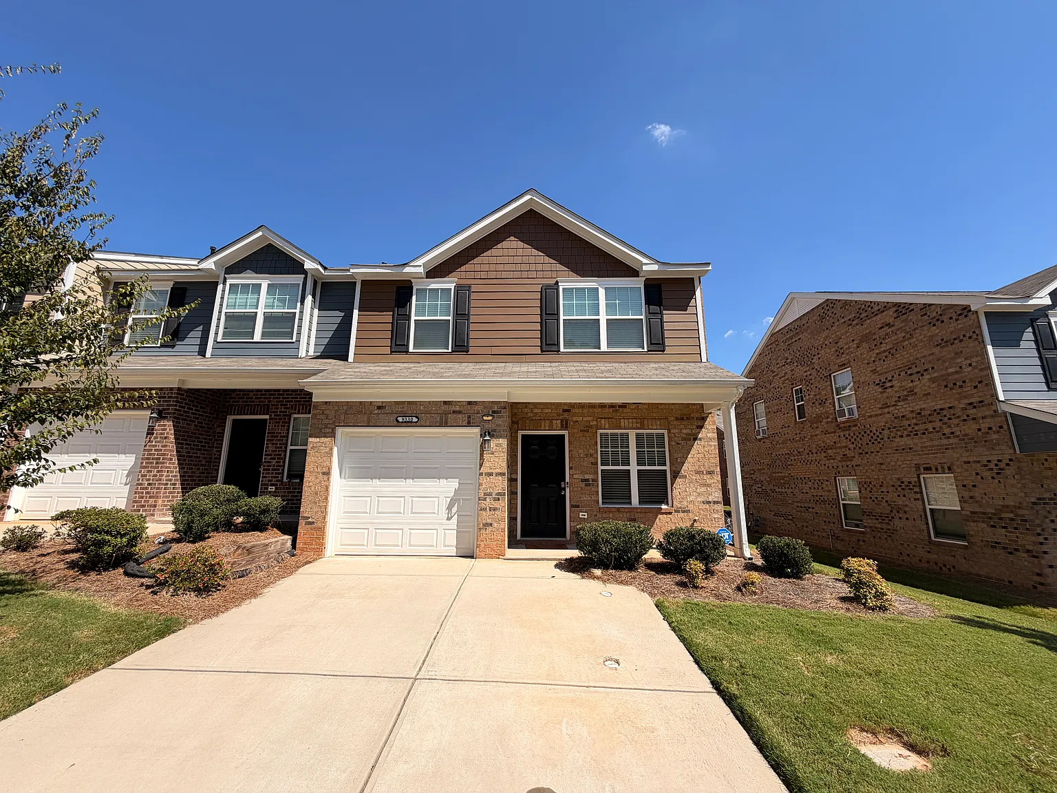 3 bed, 2.5 bath, 1600 sqft, $1,950 — Photo 1