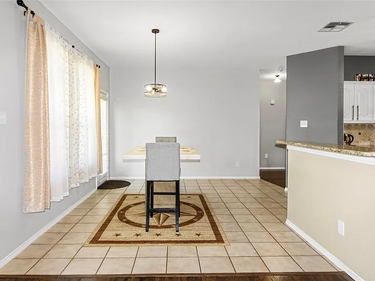 605 Chestnut Ct — Photo 12