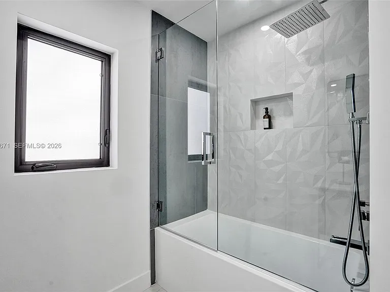 3010 NE 46th St — Photo 32