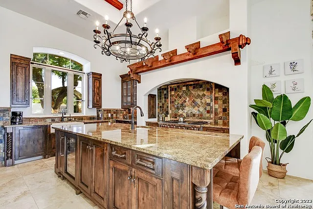 4 bed, 4.5 bath, 5069 sqft, $6,995 — Photo 4