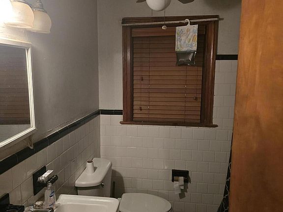 3rd image of 704 S Pine Street
