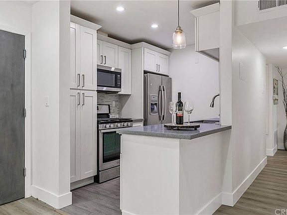 5th image of 18620 Hatteras St Unit 127
