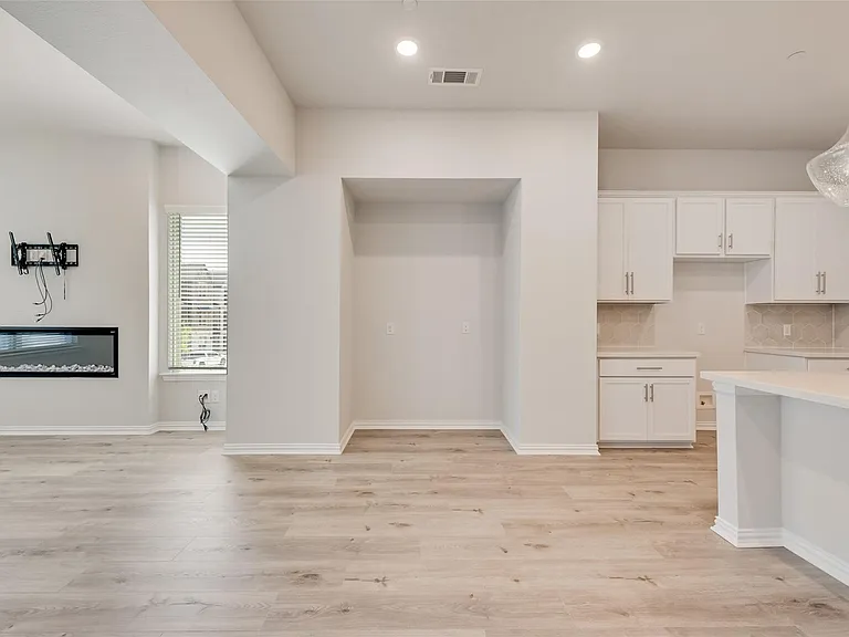 8340 Challenger Ln — Photo 17