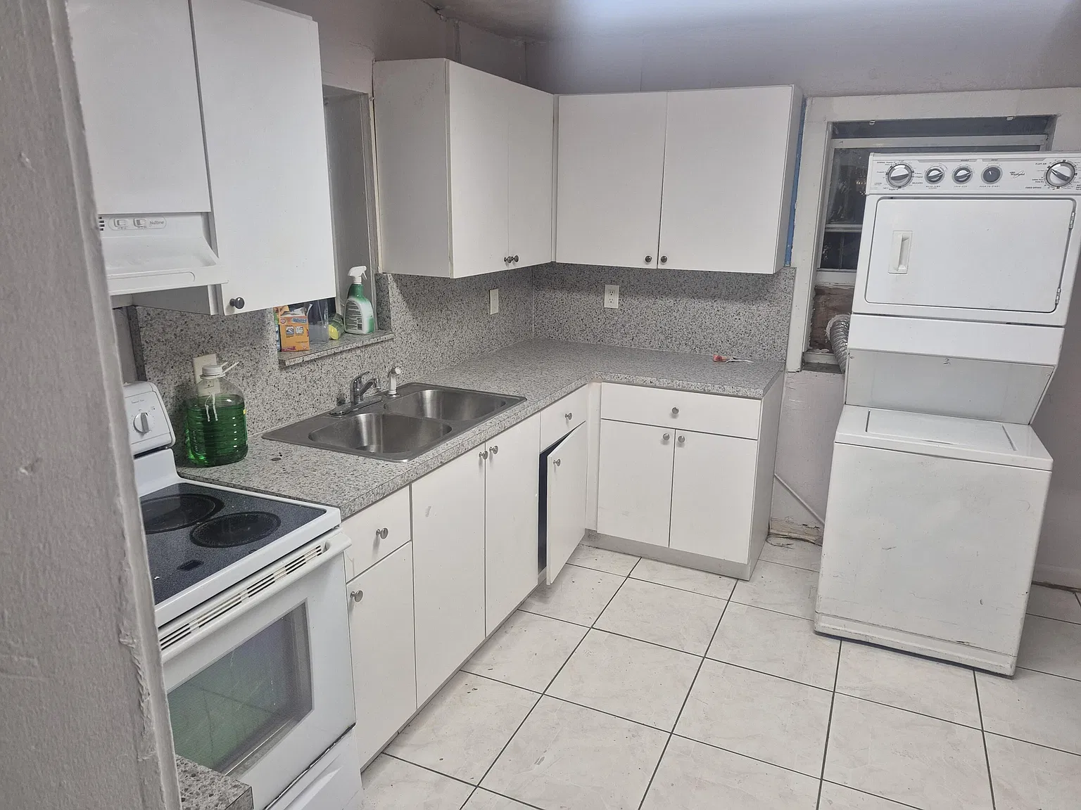 3 bed, 1.0 bath, 1100 sqft, $2,800 — Photo 2