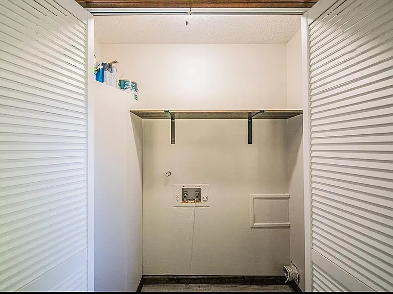 830 Sanders Ave — Photo 17