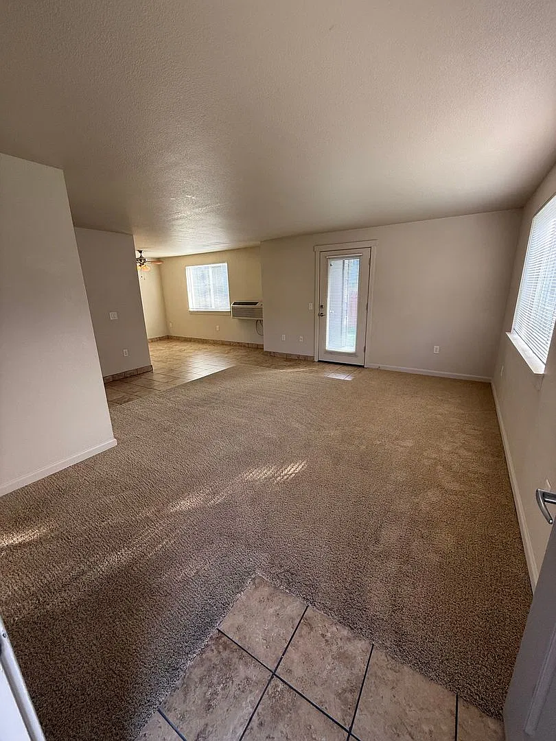 Regency Court — Photo 3