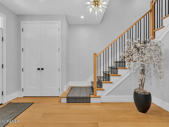 5th image of 8 Sheraton Drive