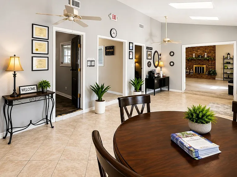 2710 Wilson Rd #6 — Photo 2