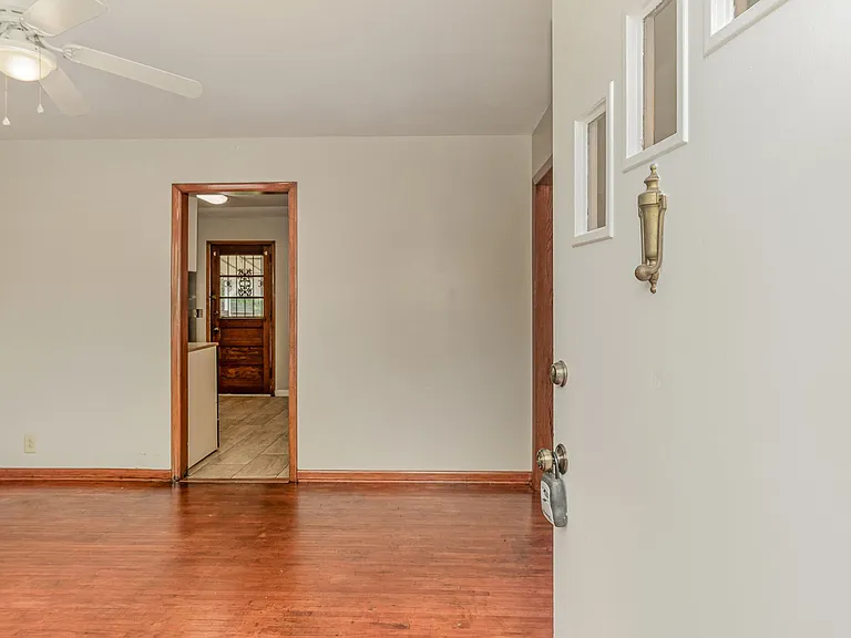 6117 Morrow Rd — Photo 5